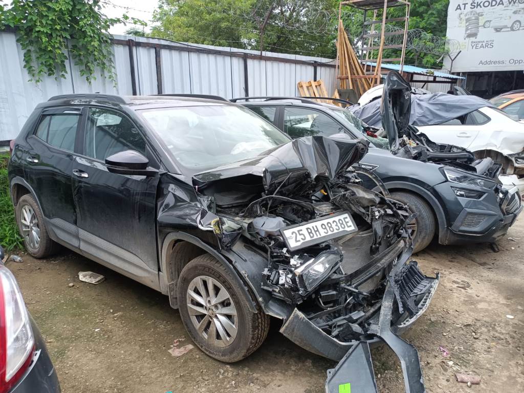 SKODA KYLAQ SIGNATURE PLUS 1.0L TSI MT